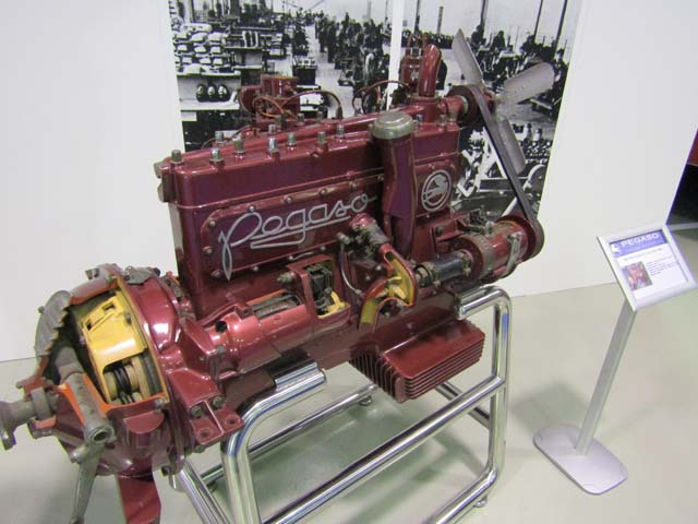 El motor del Pegaso I, más conocido como Mofletes, provenía de Hispano Suiza y rendía 110 CV a 2.750 rpm.